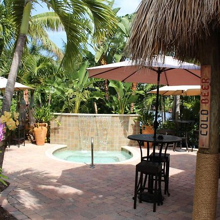 The Cabanas Guesthouse & Spa - Gay Resort Catering To Gay Men Oakland Park Exterior photo
