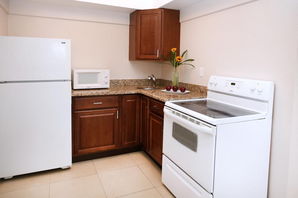 The Cabanas Guesthouse & Spa - Gay Resort Catering To Gay Men Oakland Park Room photo