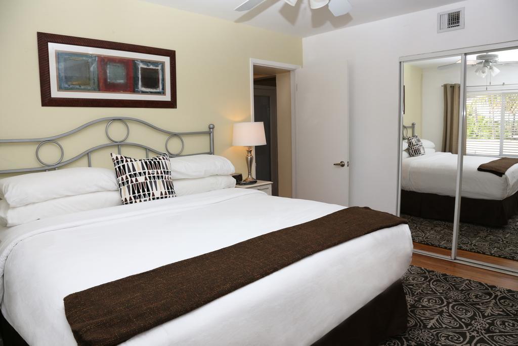 The Cabanas Guesthouse & Spa - Gay Resort Catering To Gay Men Oakland Park Exterior photo
