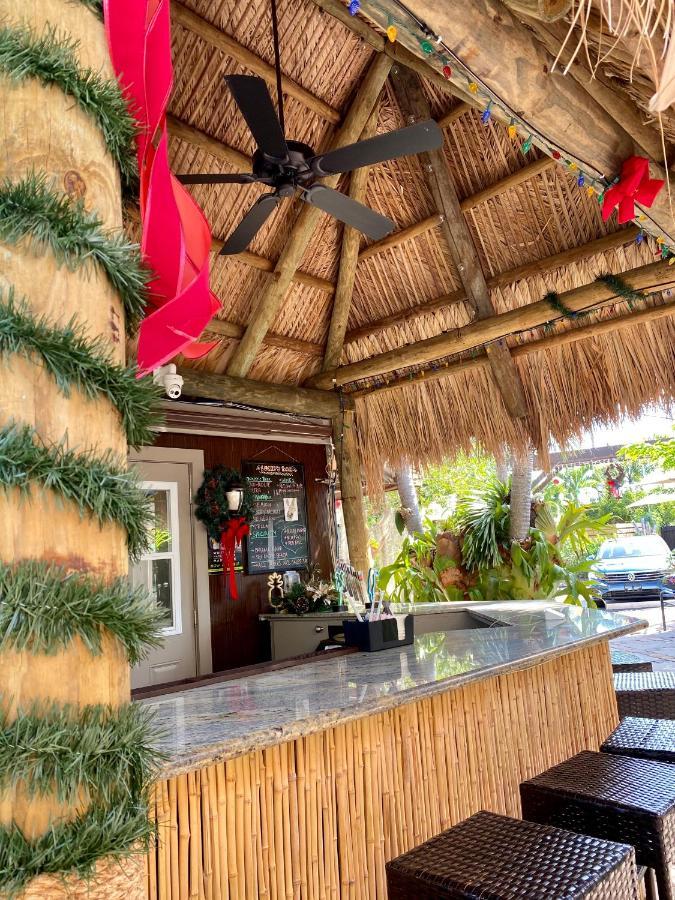 The Cabanas Guesthouse & Spa - Gay Resort Catering To Gay Men Oakland Park Exterior photo