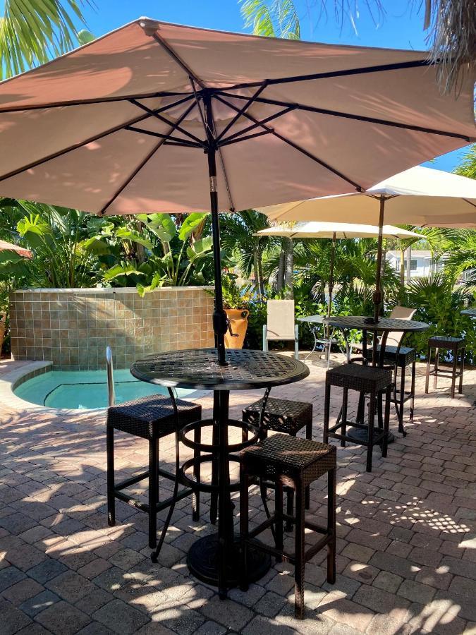 The Cabanas Guesthouse & Spa - Gay Resort Catering To Gay Men Oakland Park Exterior photo