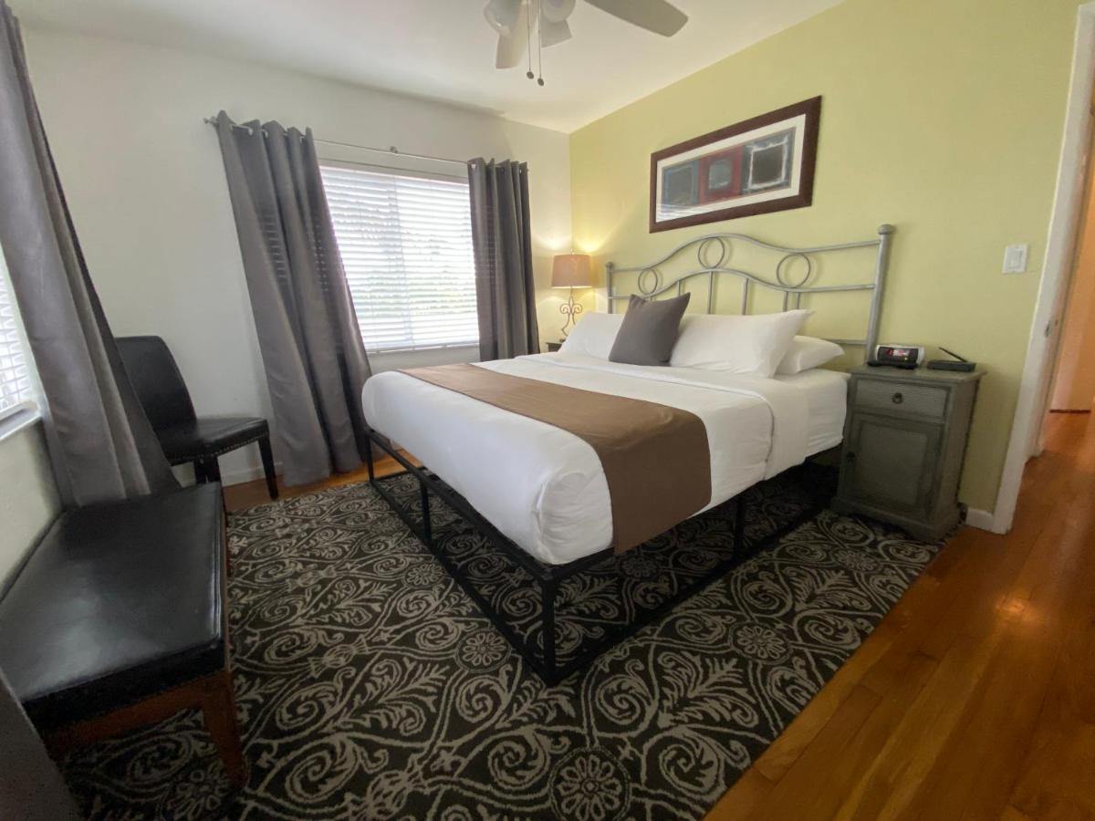 The Cabanas Guesthouse & Spa - Gay Resort Catering To Gay Men Oakland Park Exterior photo