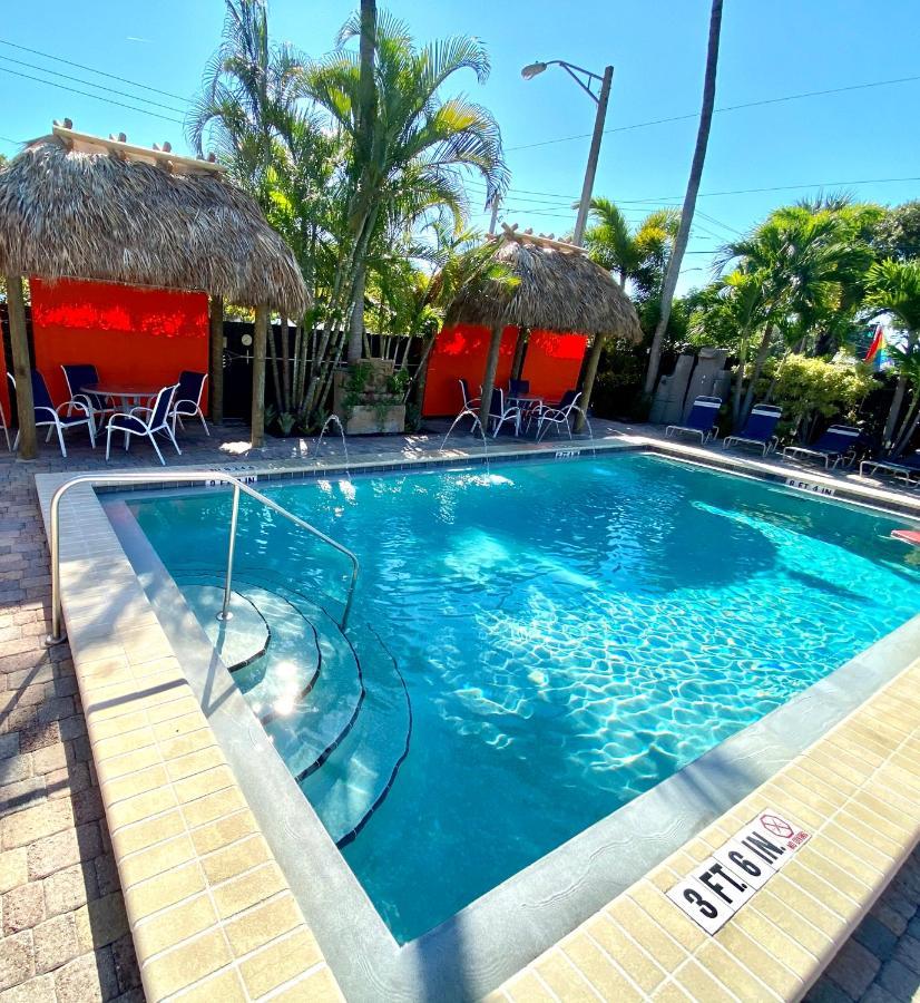 The Cabanas Guesthouse & Spa - Gay Resort Catering To Gay Men Oakland Park Exterior photo